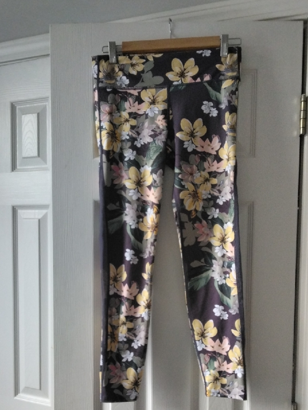 JoyLab Floral Leggings in Yellow, Pink, Green on Black